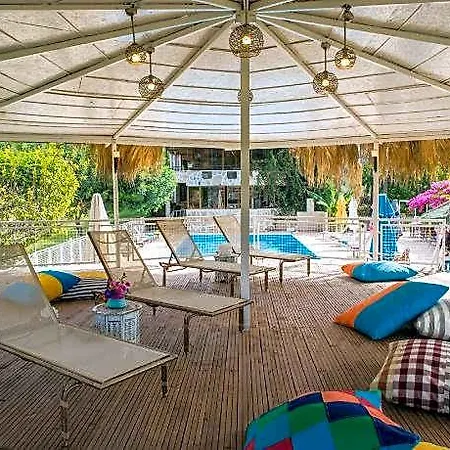 Pataros Hotell 3*